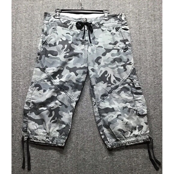 VTG Nike Sportswear Womens Med Capri Camo Cargo Pants Camouflage Cotton Y2K - Picture 1 of 14